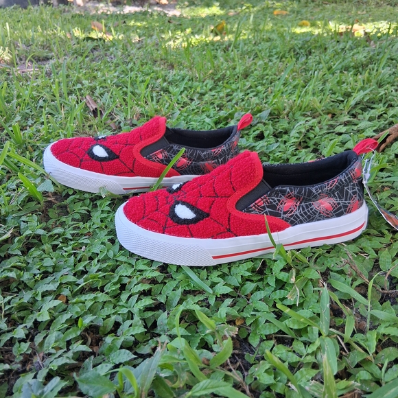 Marvel Spider-Man Kids Slip-On Sneakers - Red and Black - Picture 4 of 9